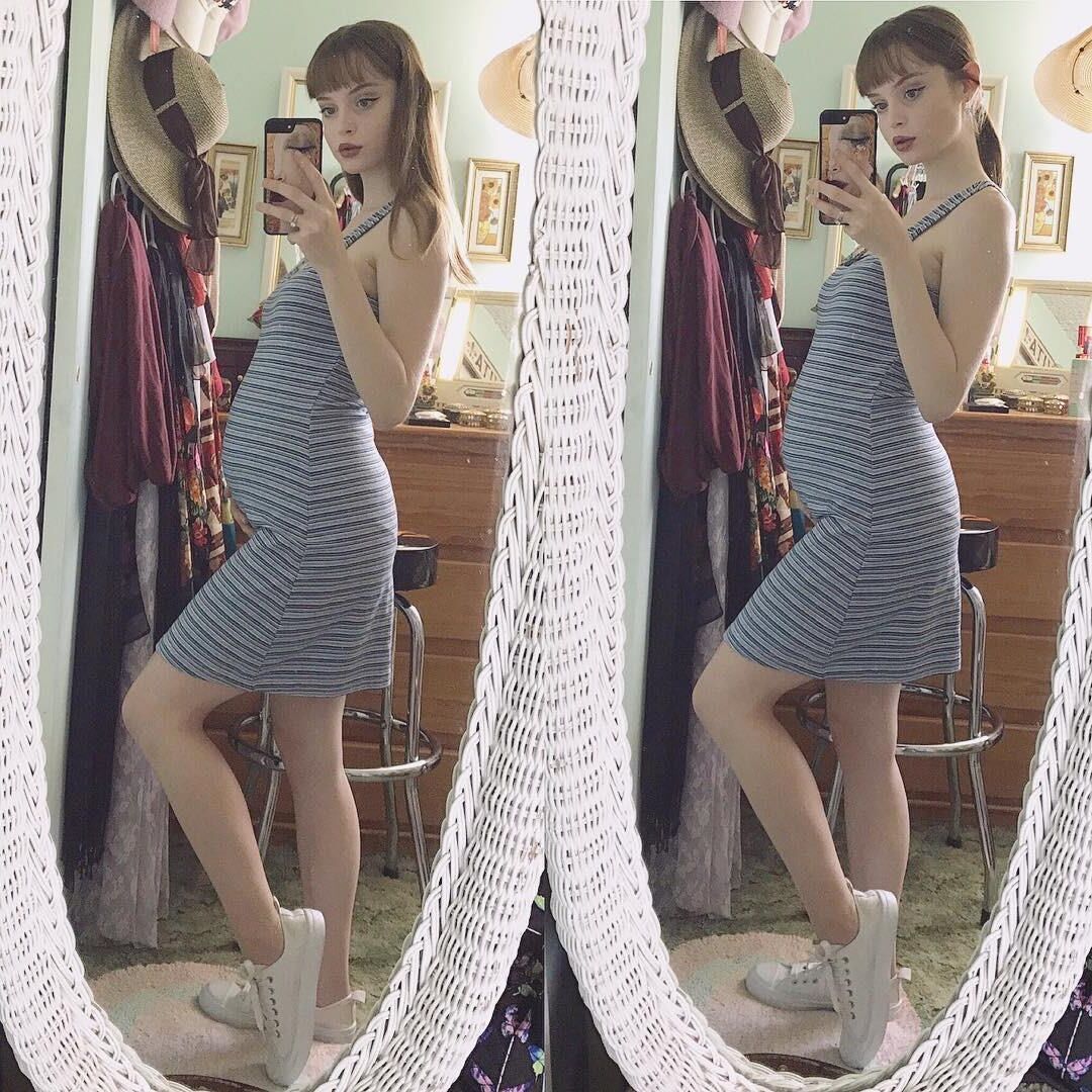 [Pregnant] young girl with twins