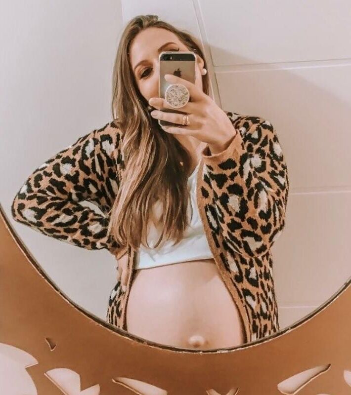 [Pregnant] wife gets photographed