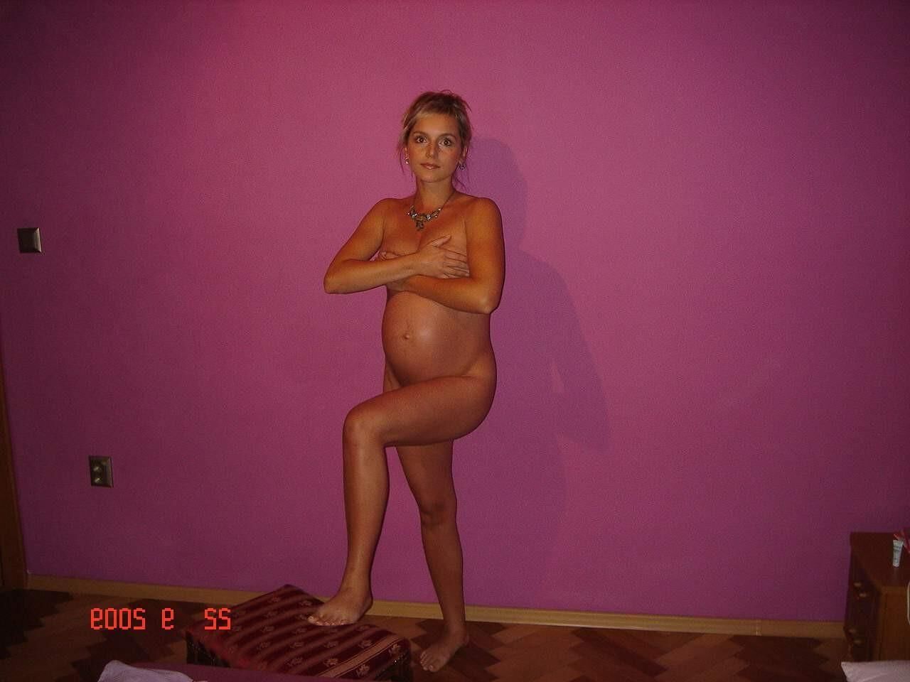 [Pregnant] Czech mom at home