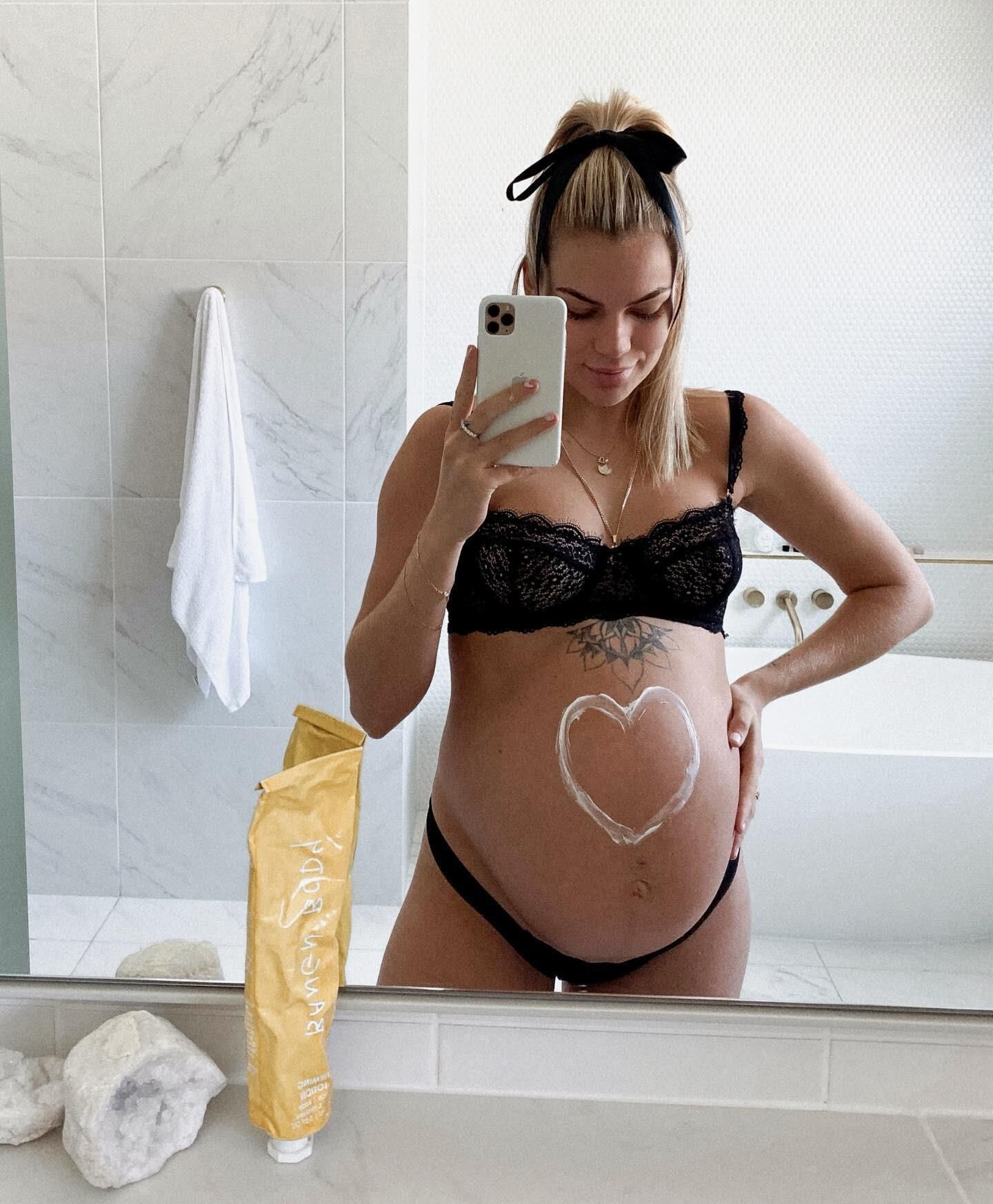 Cloe, maman enceinte amateur