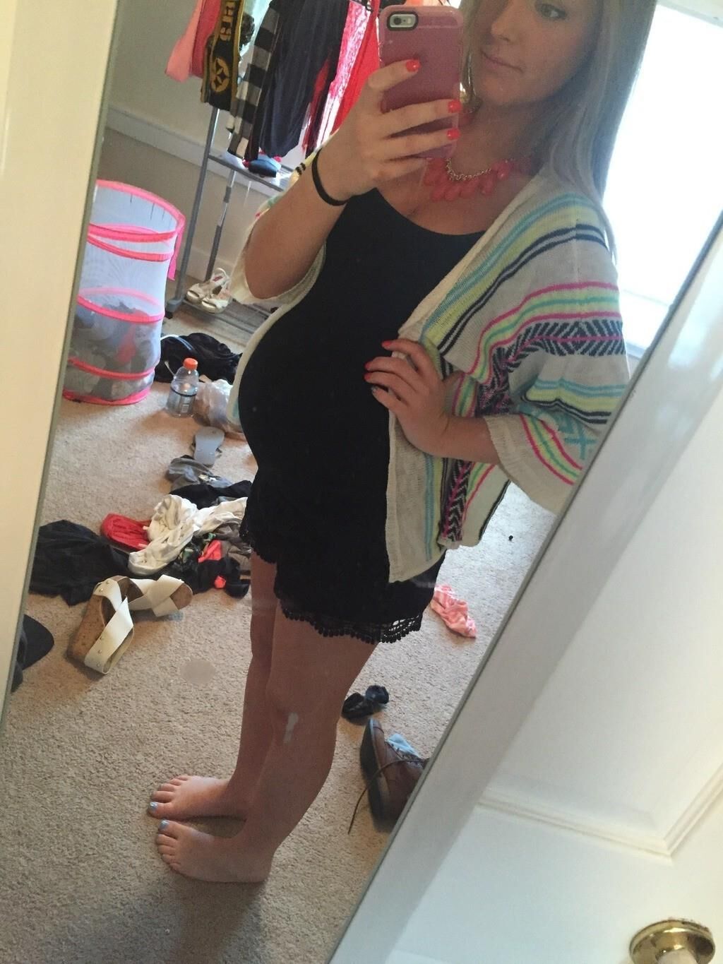 [Pregnant] selfies of a young blonde