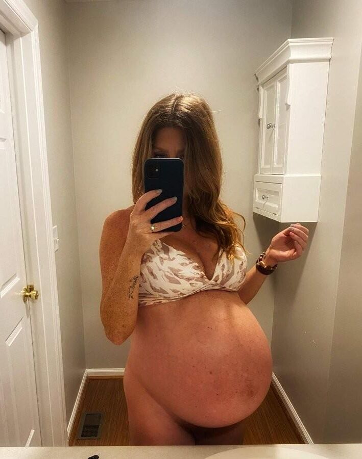 Mirror mirror on the wall, who's the sexiest preggo of them all?