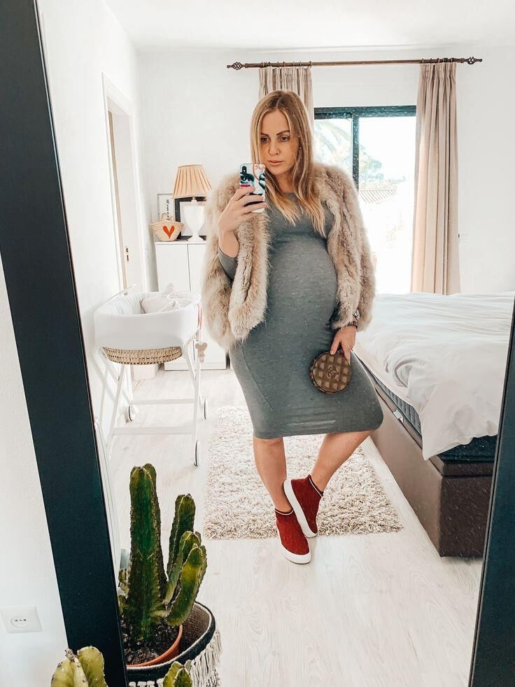 Mirror mirror on the wall, who's the sexiest preggo of them all?