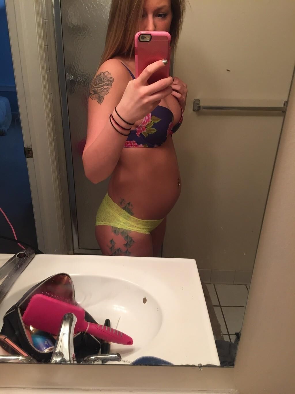 [Pregnant] selfies of a young blonde