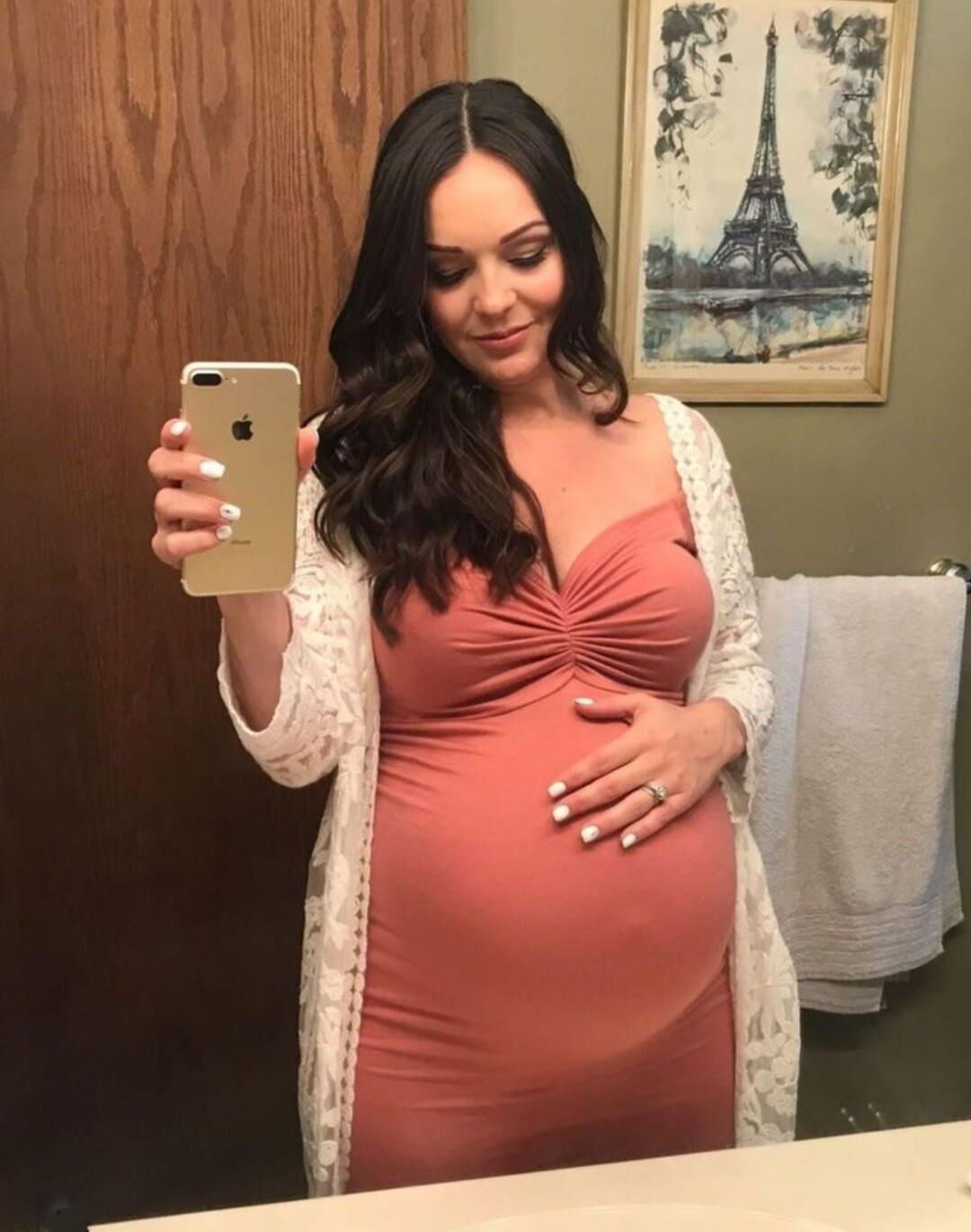 Mirror mirror on the wall, who's the sexiest preggo of them all?