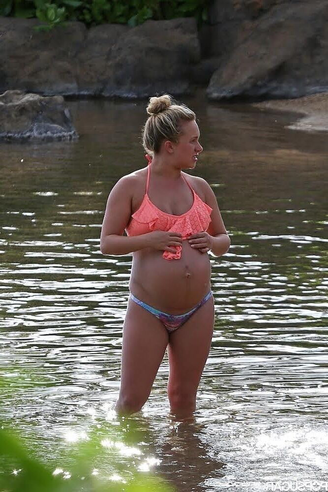 Hayden Panettiere bikini embarazada