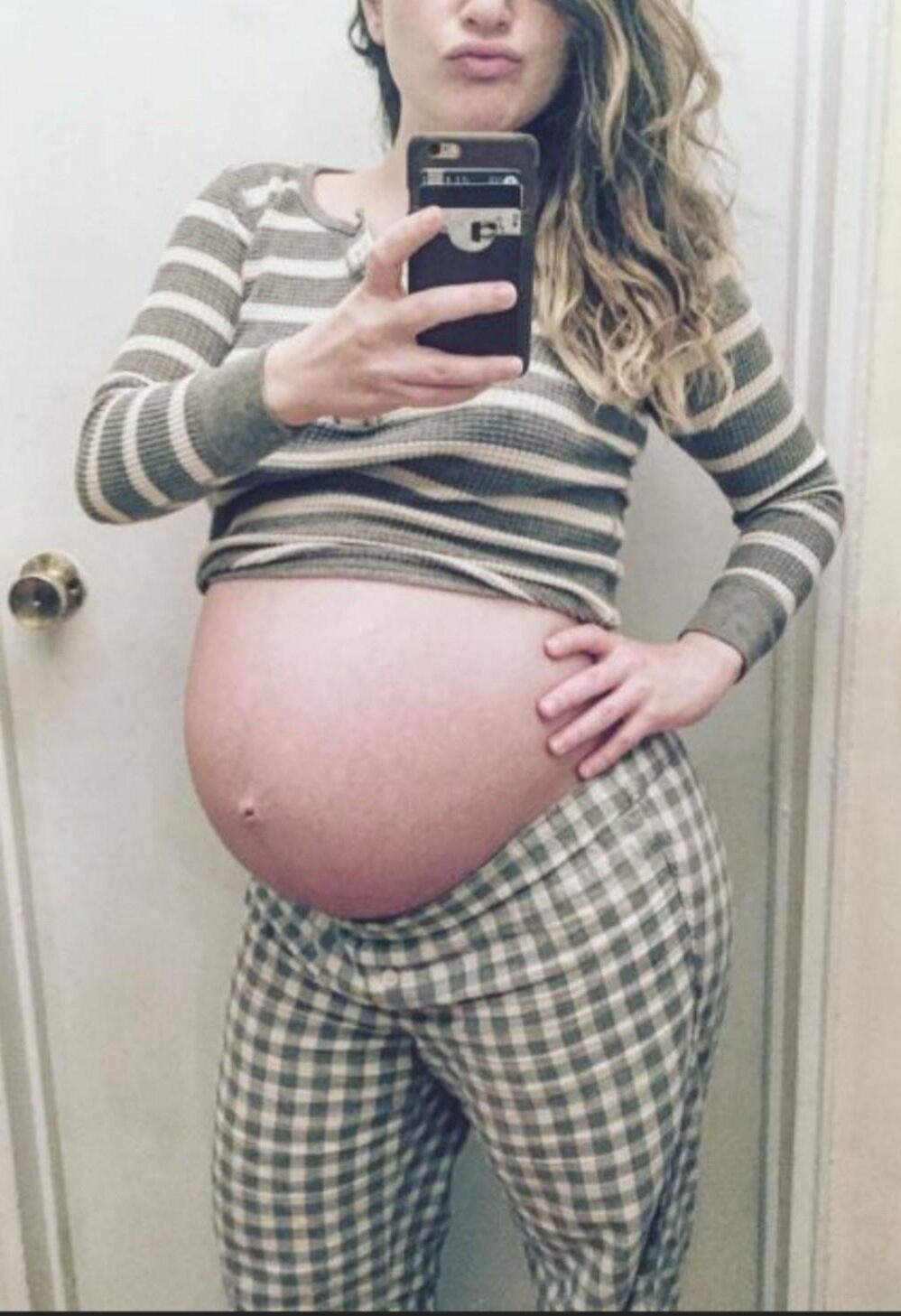 Mirror mirror on the wall, who's the sexiest preggo of them all?