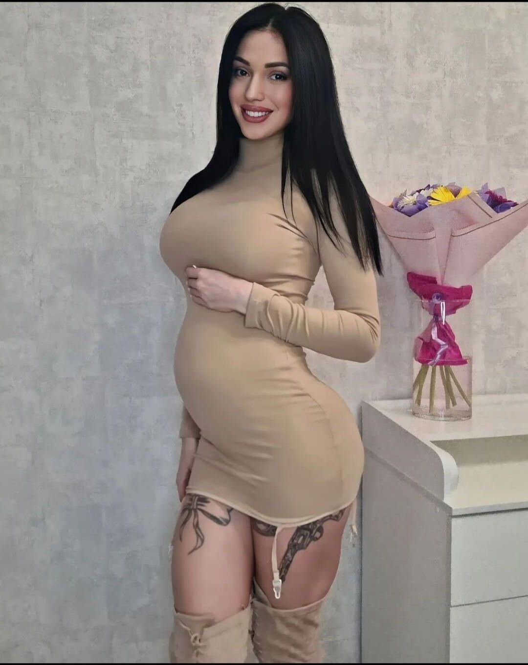 Bimbo Russian pregnant .....NO LIMITS COMMENTS 