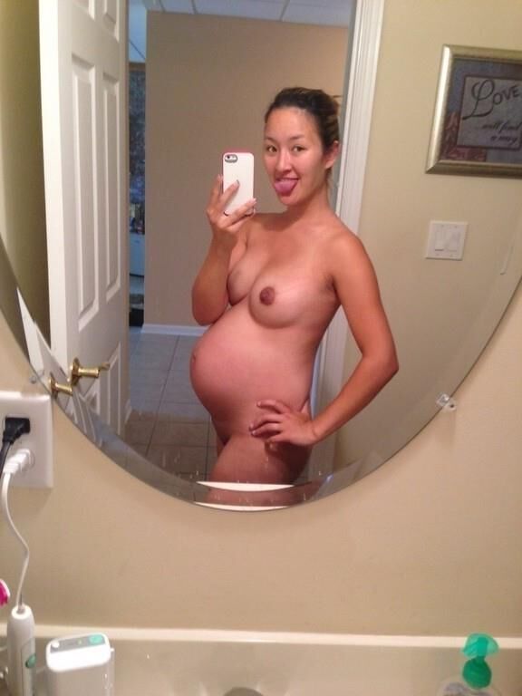 11/22~Preggers-selfies