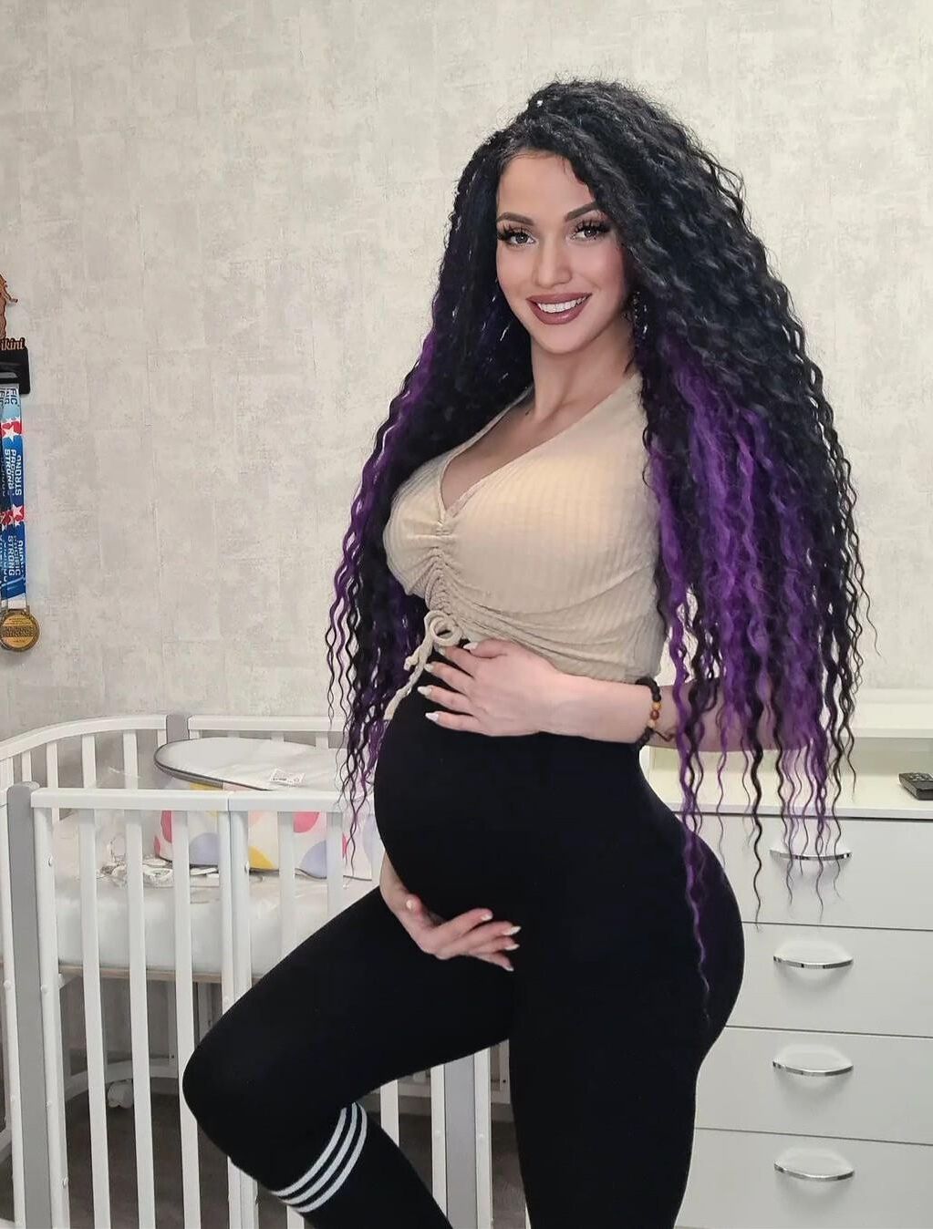 Bimbo Russian pregnant .....NO LIMITS COMMENTS 