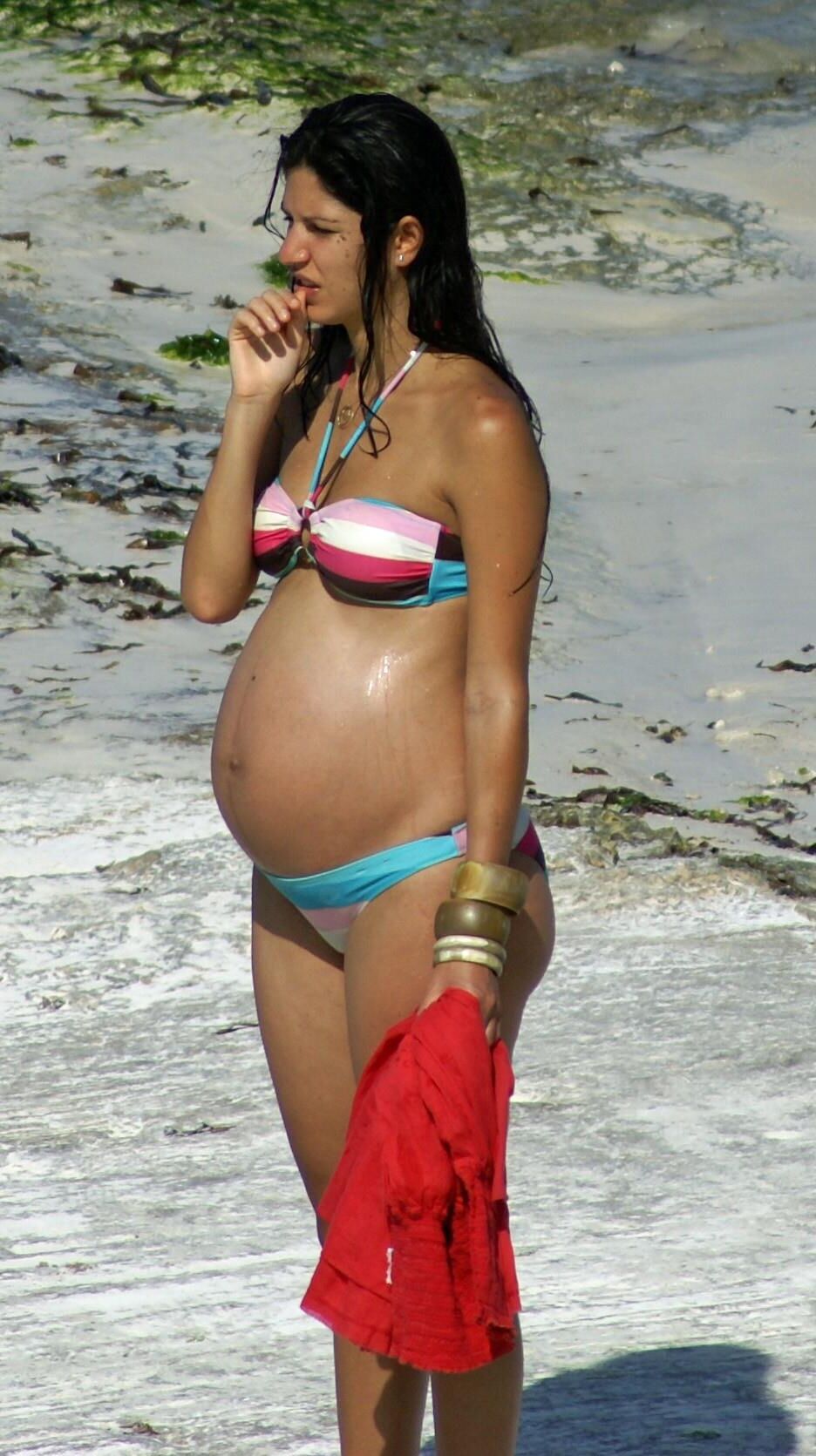 [Pregnant] beauties on the beach