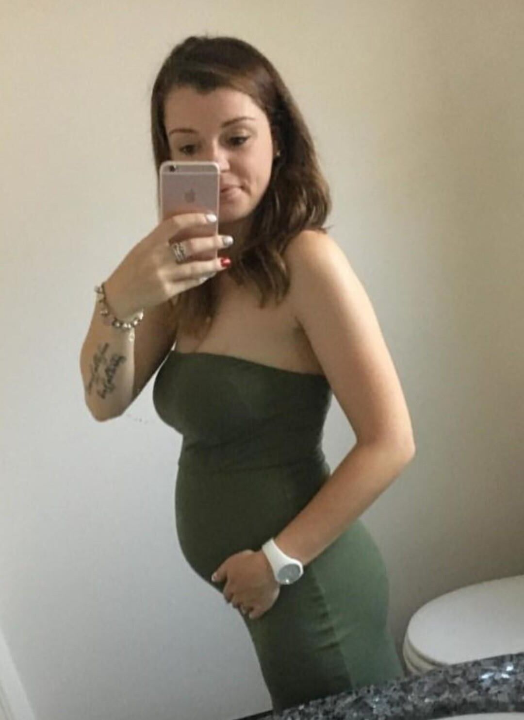 Mirror mirror on the wall, who's the sexiest preggo of them all?