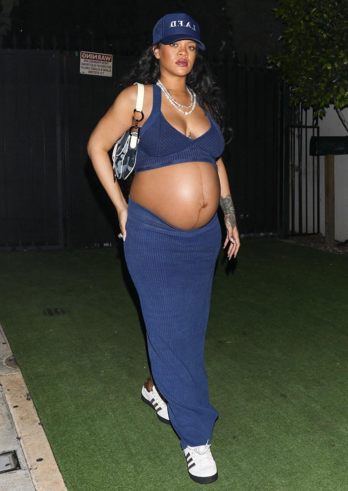 Rihanna enceinte parfaite