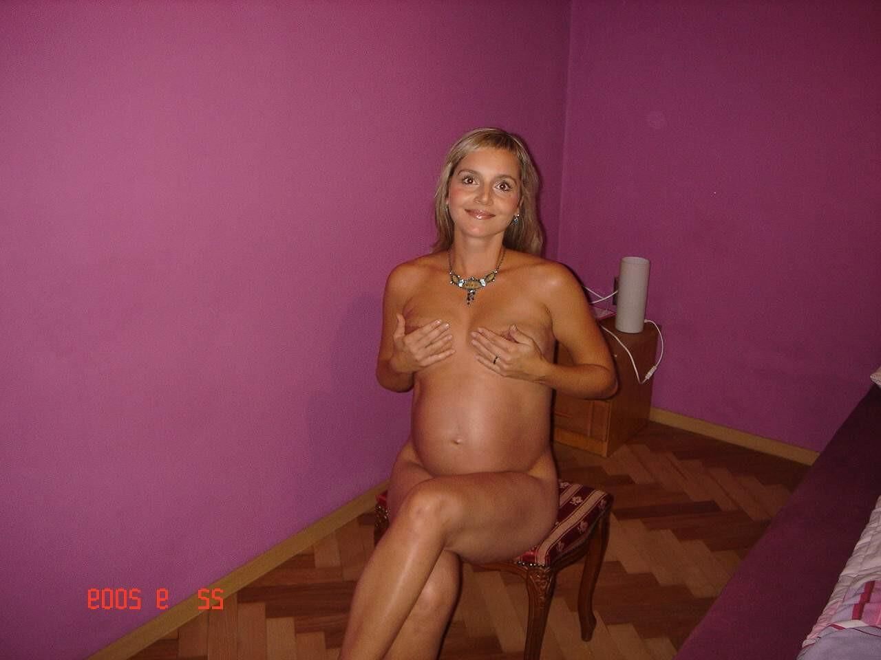 [Pregnant] Czech mom at home