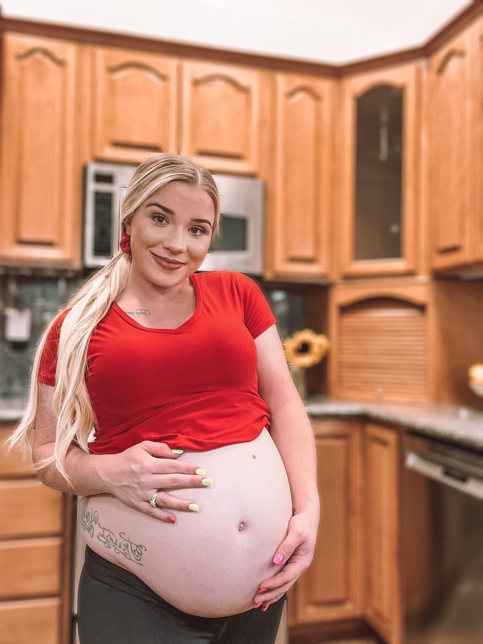 pregnant sexy belly