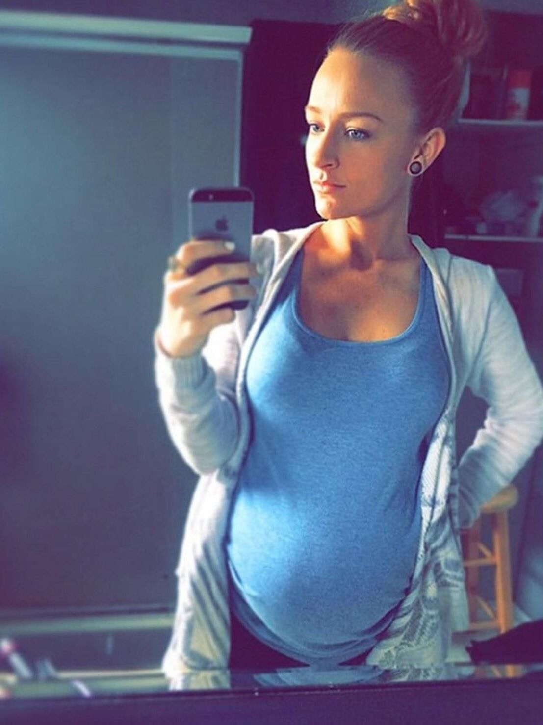 Mirror mirror on the wall, who's the sexiest preggo of them all?