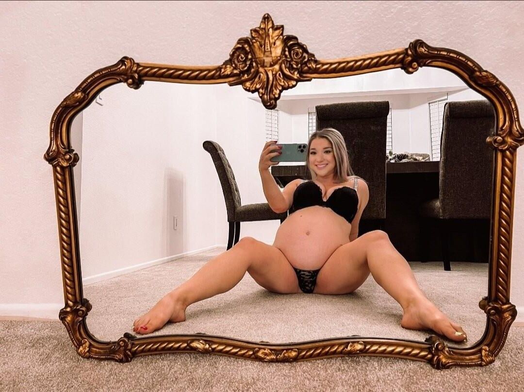 pregnant sexy belly