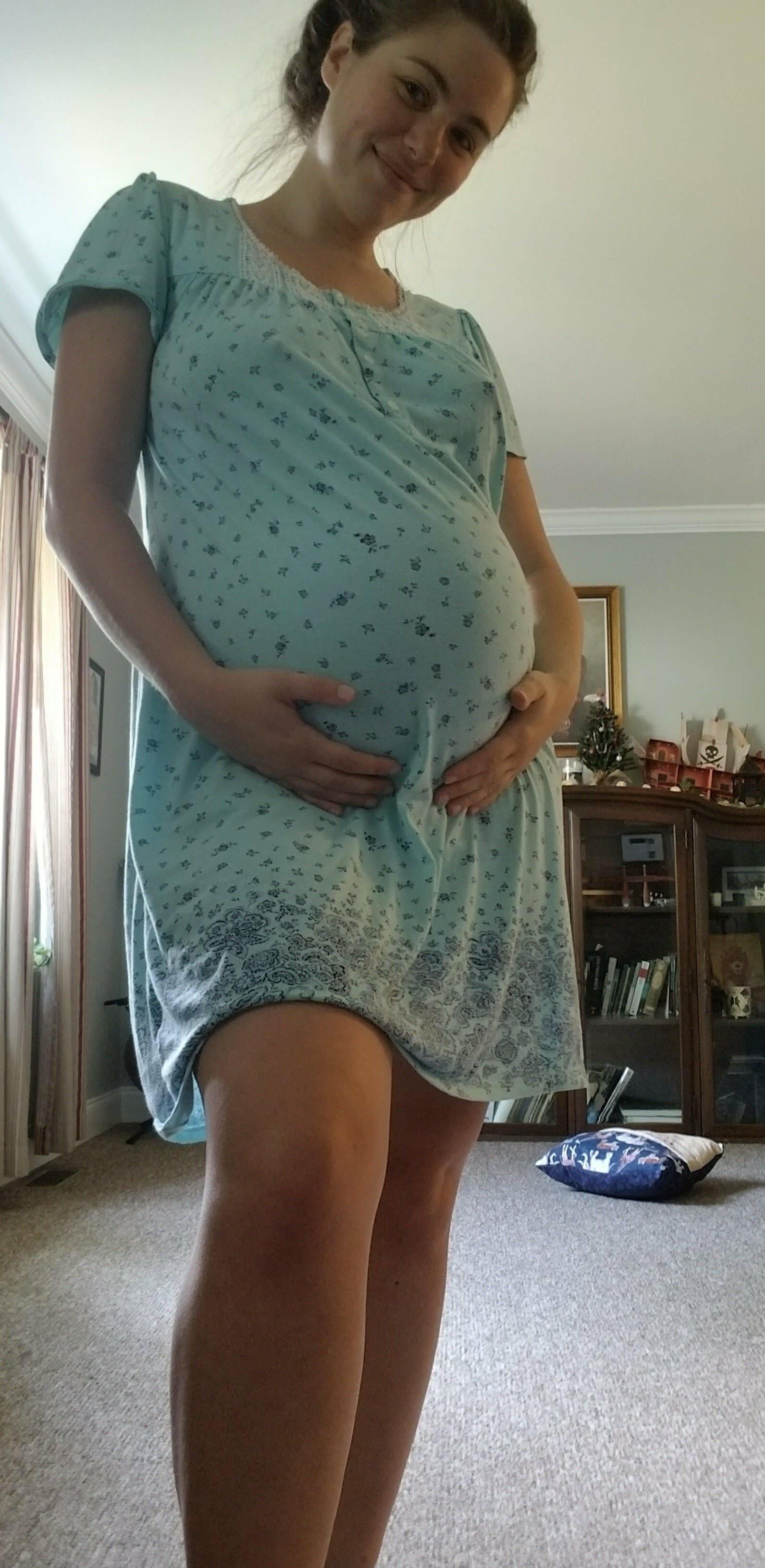 [Pregnant] young mom Kate