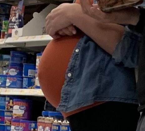 [Pregnant] women at supermarket