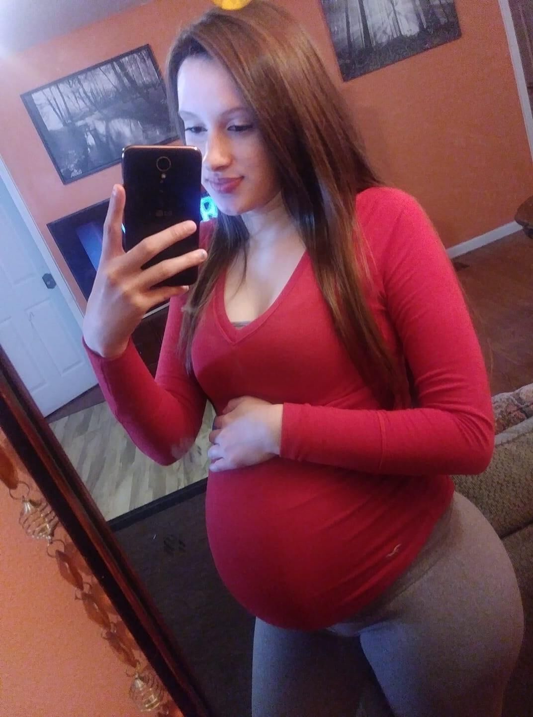 Mirror mirror on the wall, who's the sexiest preggo of them all?