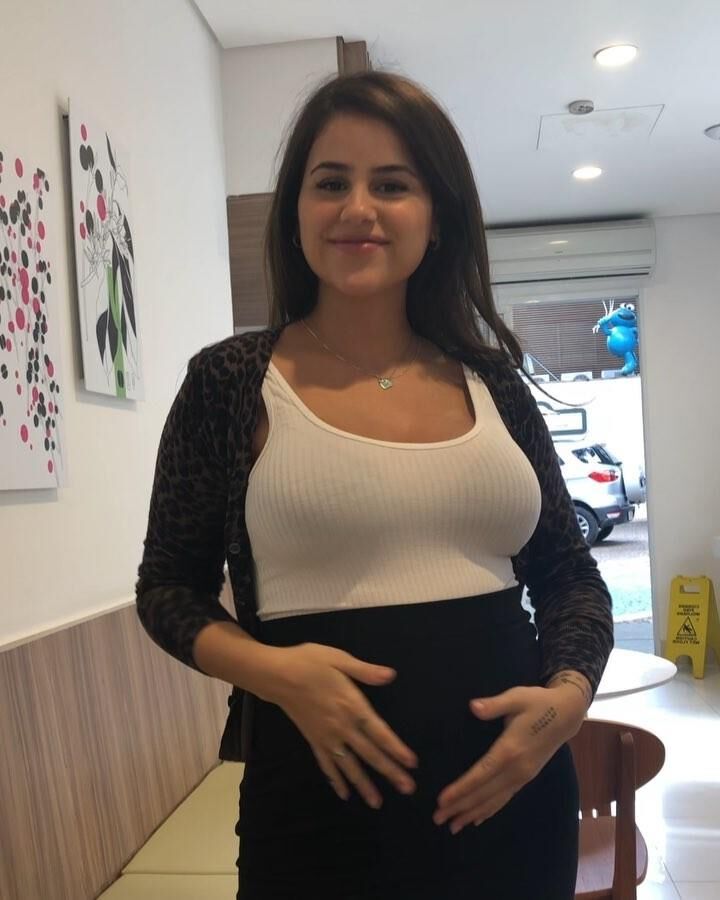 slutty amateur mom as a tv host pregnant