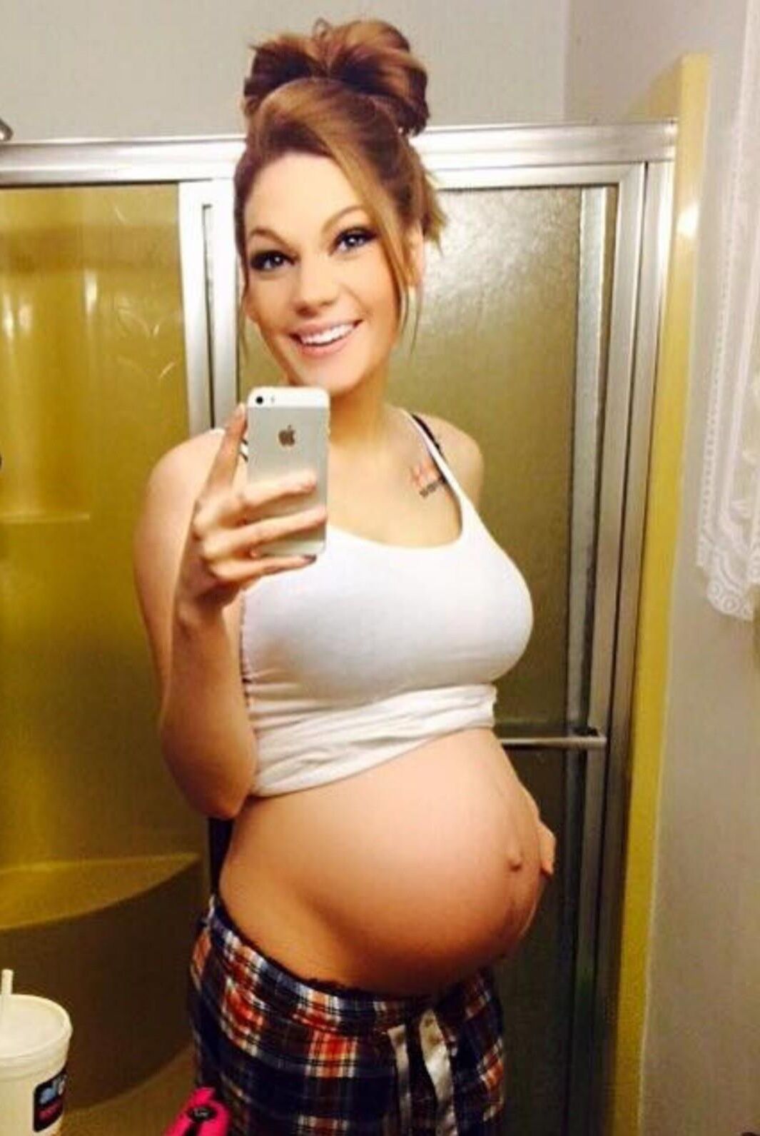 Mirror mirror on the wall, who's the sexiest preggo of them all?