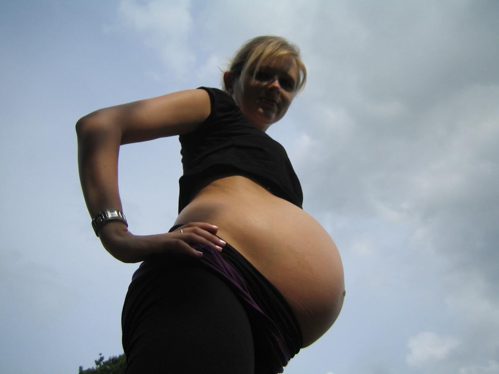 pregnant wifes blonde brunette schwanger pls comment