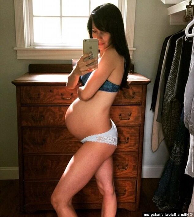 [Pregnant] Hilaria Baldwin