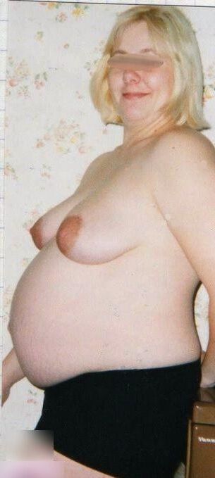 [Pregnant] French mom Fabie shows off her body