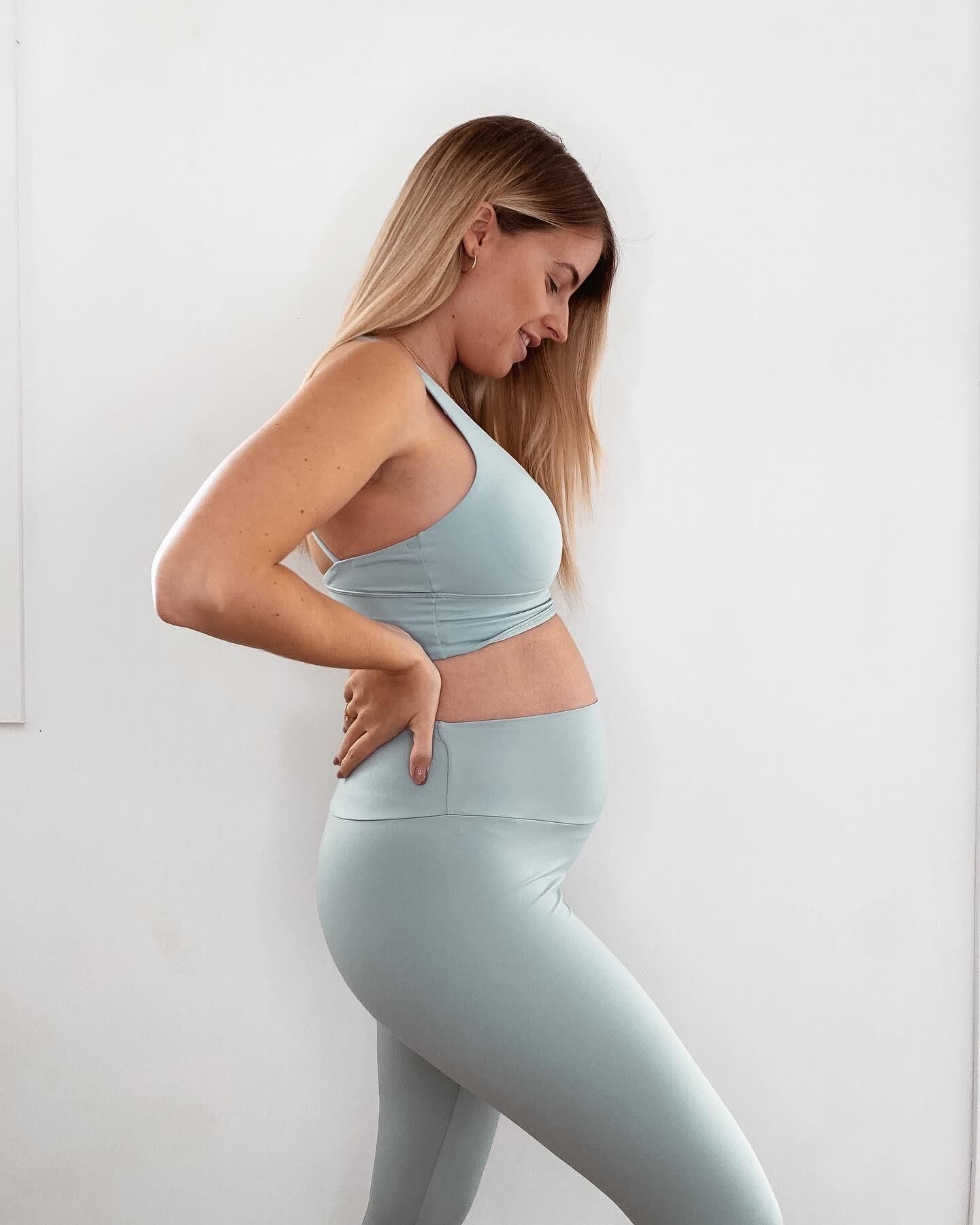 Maman hollandaise amateur, beau ventre de femme enceinte