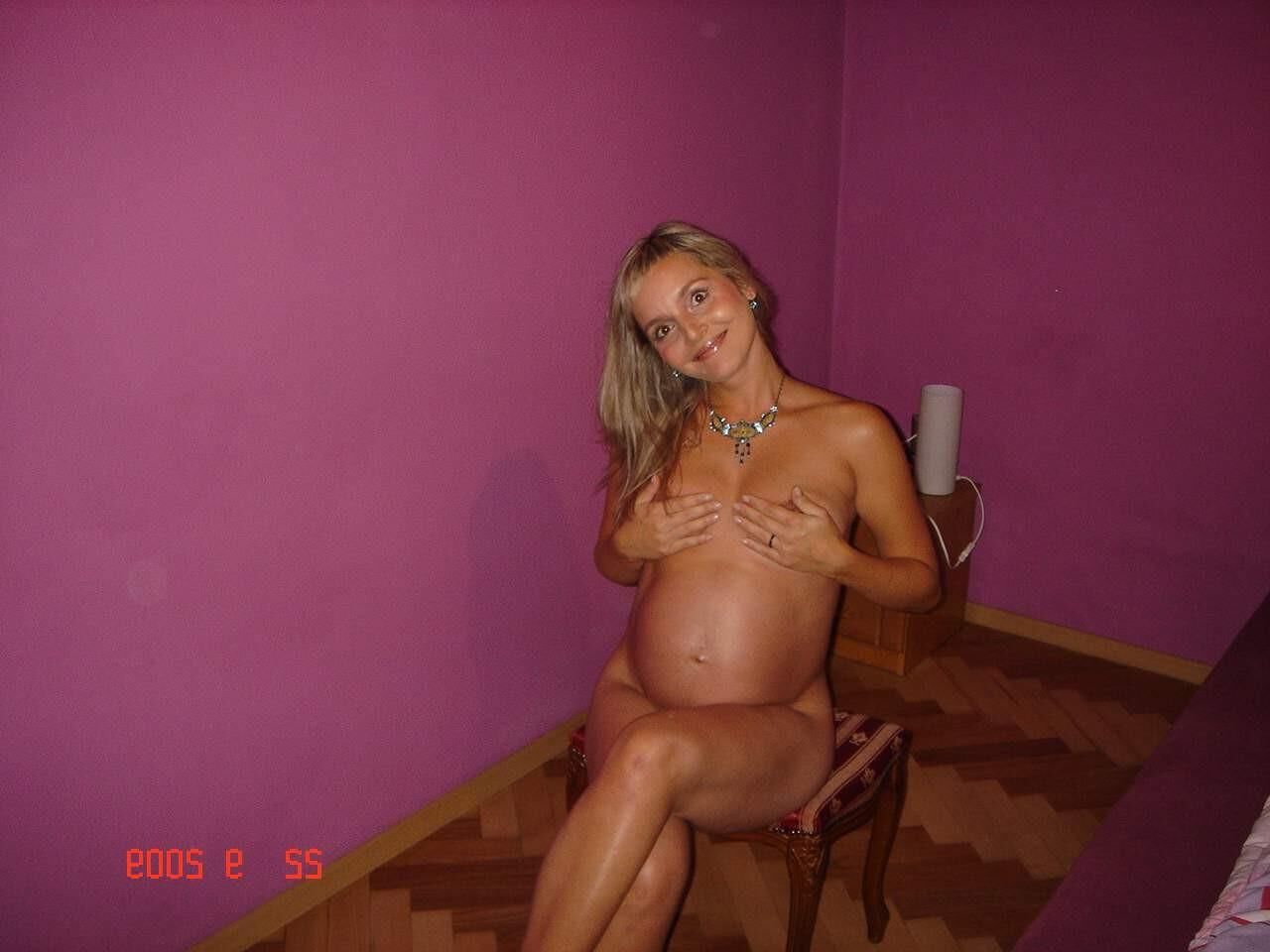 [Pregnant] Czech mom at home