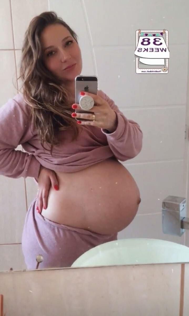 [Pregnant] wife gets photographed