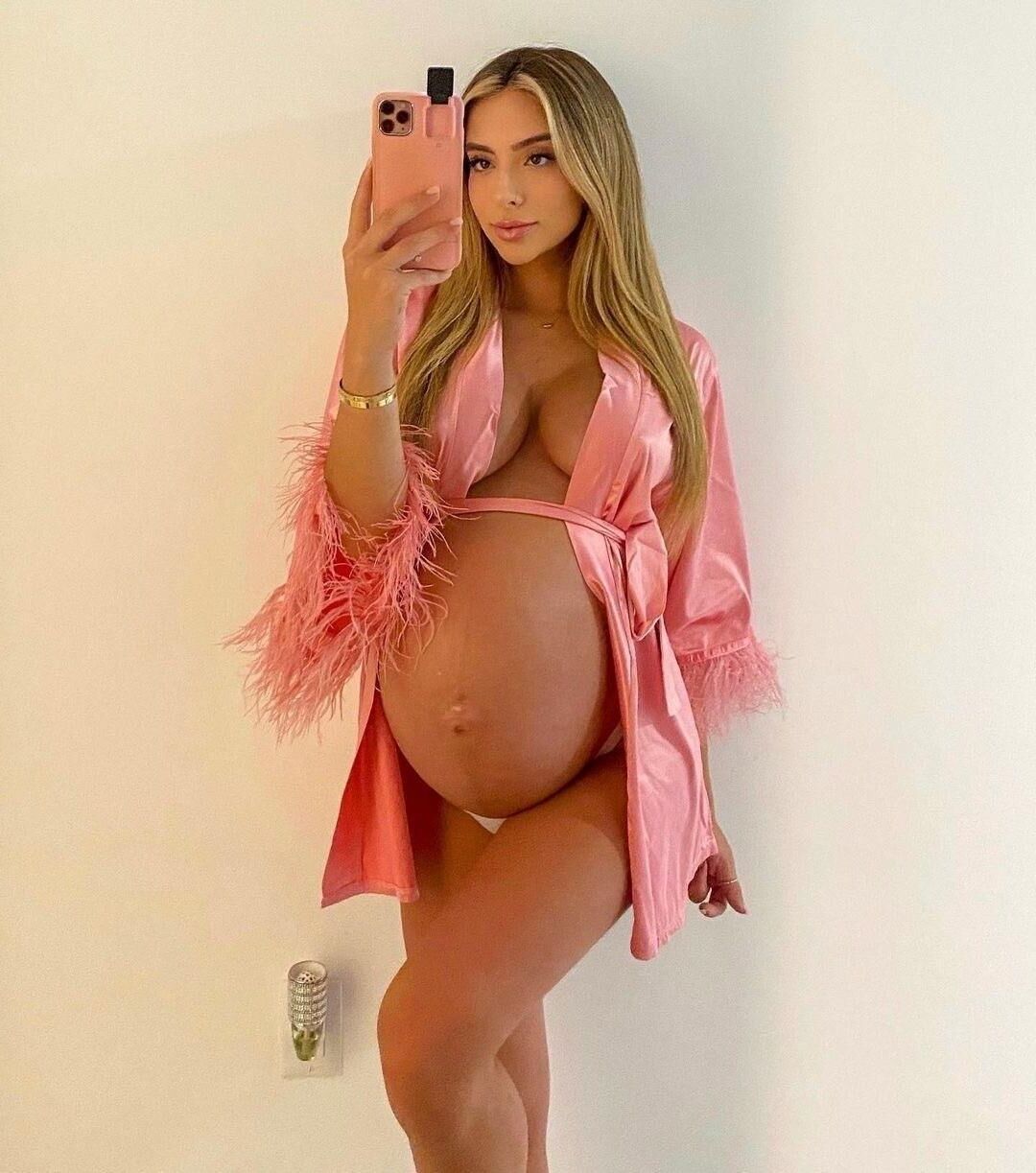 Mirror mirror on the wall, who's the sexiest preggo of them all?