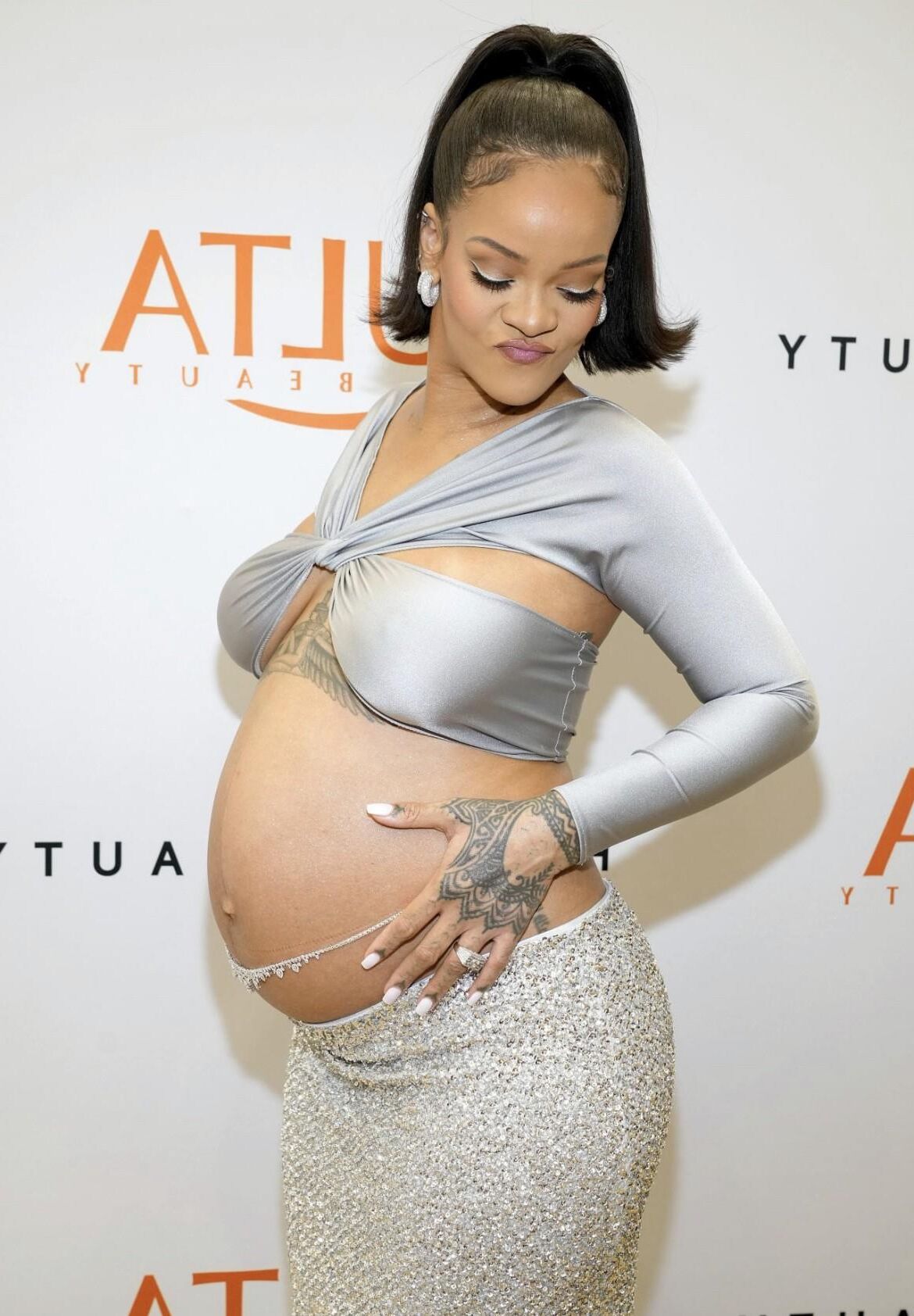 Rihanna enceinte parfaite