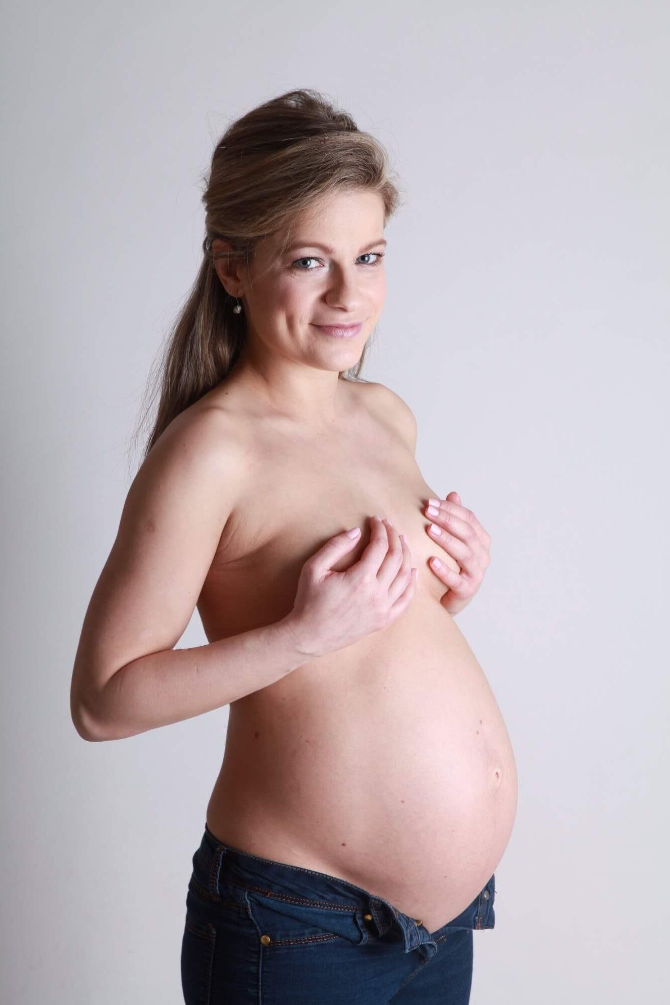 Pregnancy photos of a young mom