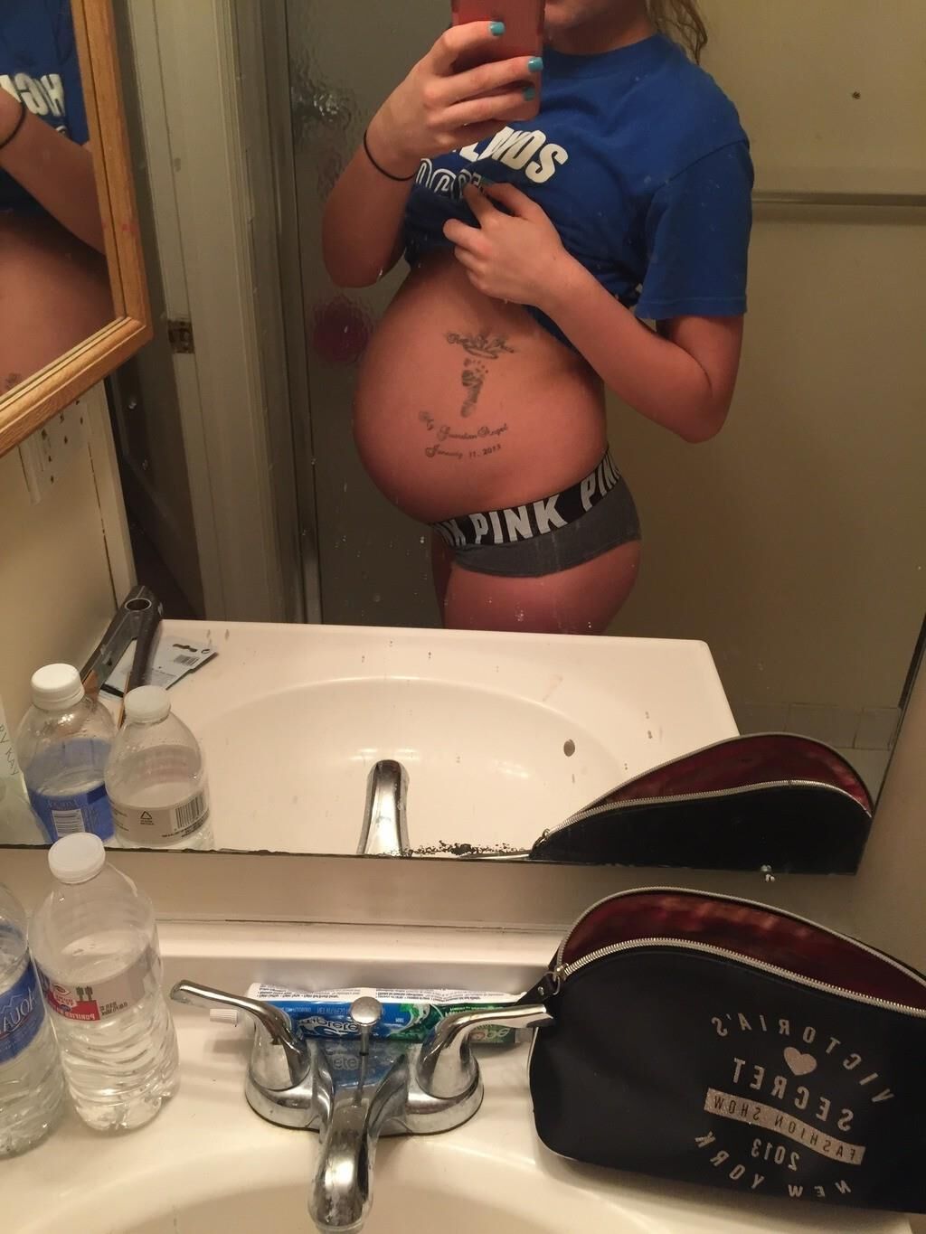 [Pregnant] selfies of a young blonde