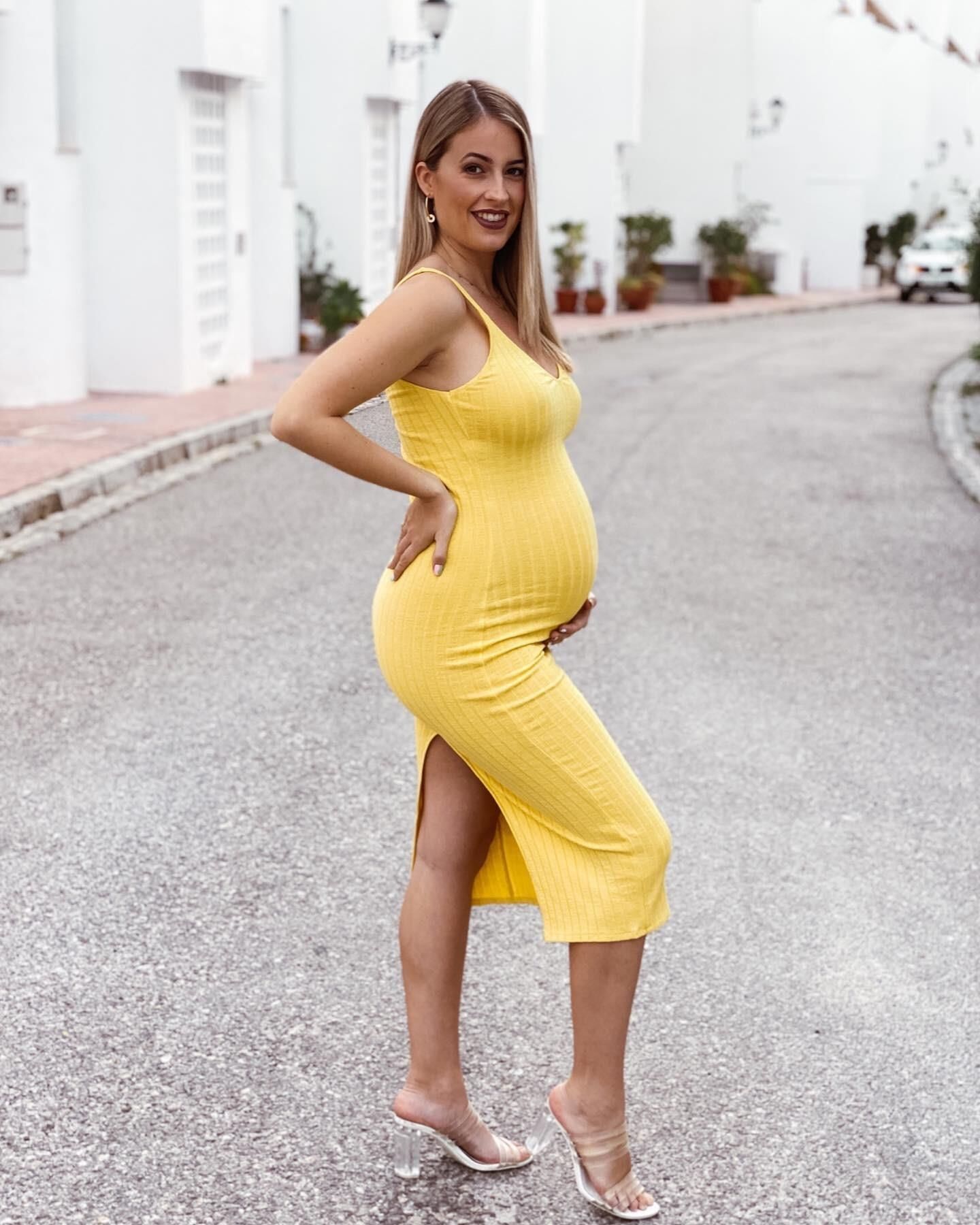 Maman hollandaise amateur, beau ventre de femme enceinte