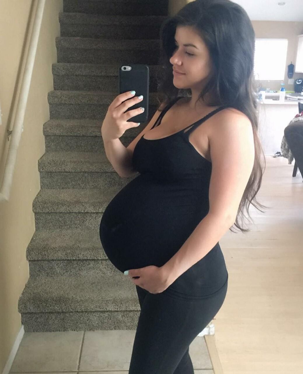 Mirror mirror on the wall, who's the sexiest preggo of them all?