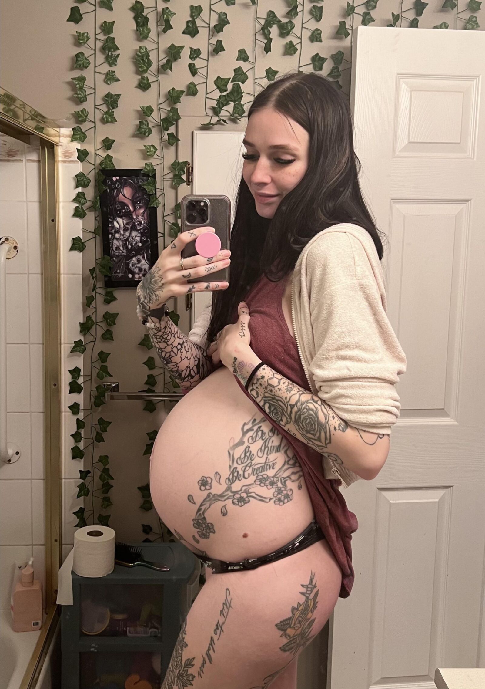 Sexy, Swollen Pregnant Bellies