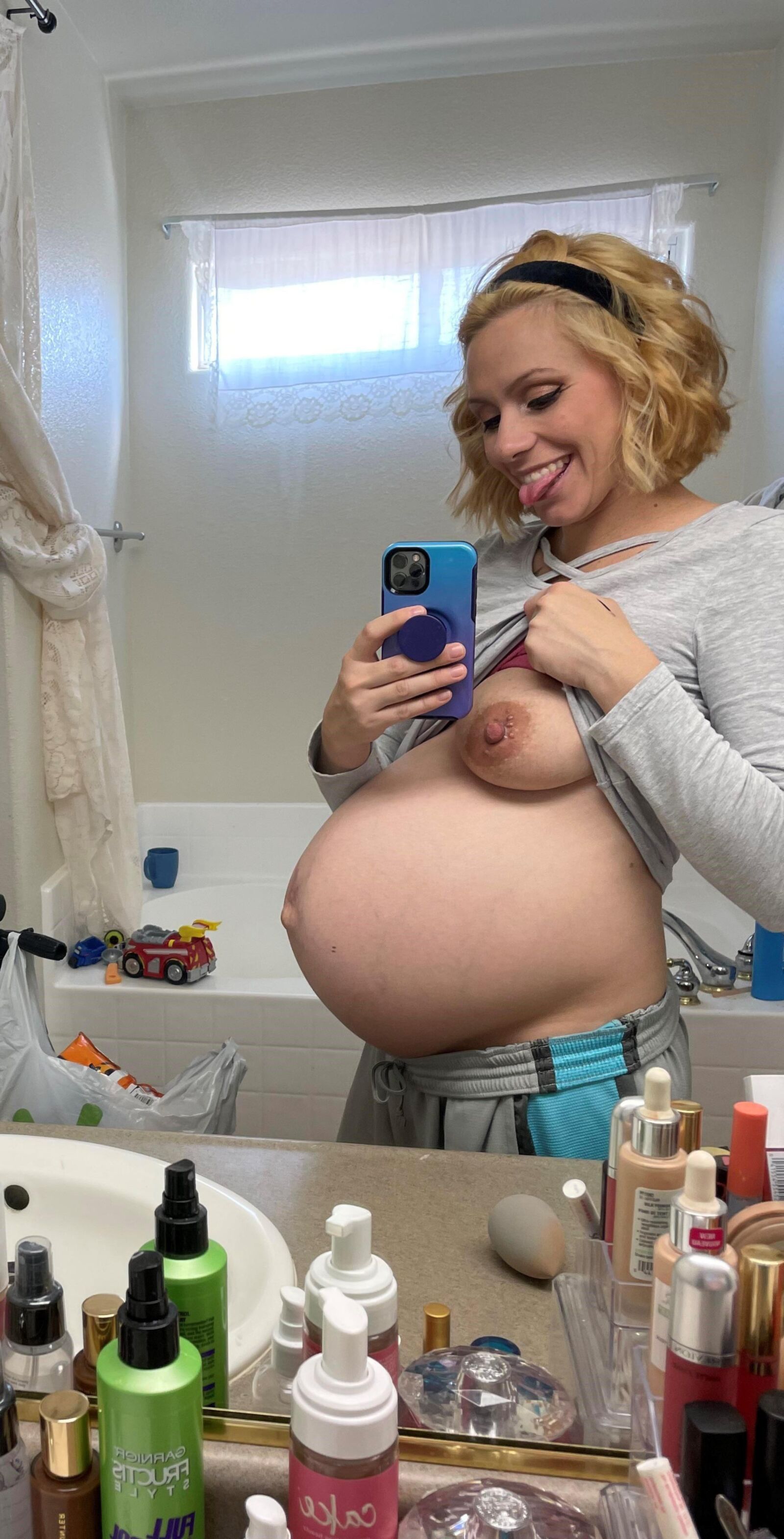 Mirror mirror on the wall, who's the sexiest preggo of them all?