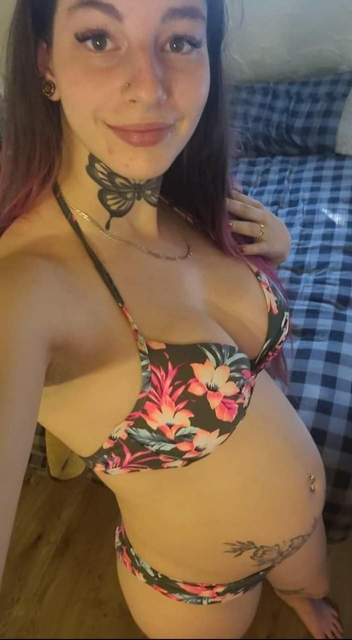 [Pregnant] teen and tattooed