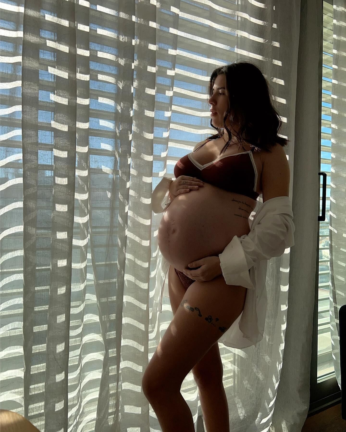 Hot pregnant babe Julia with huge belly