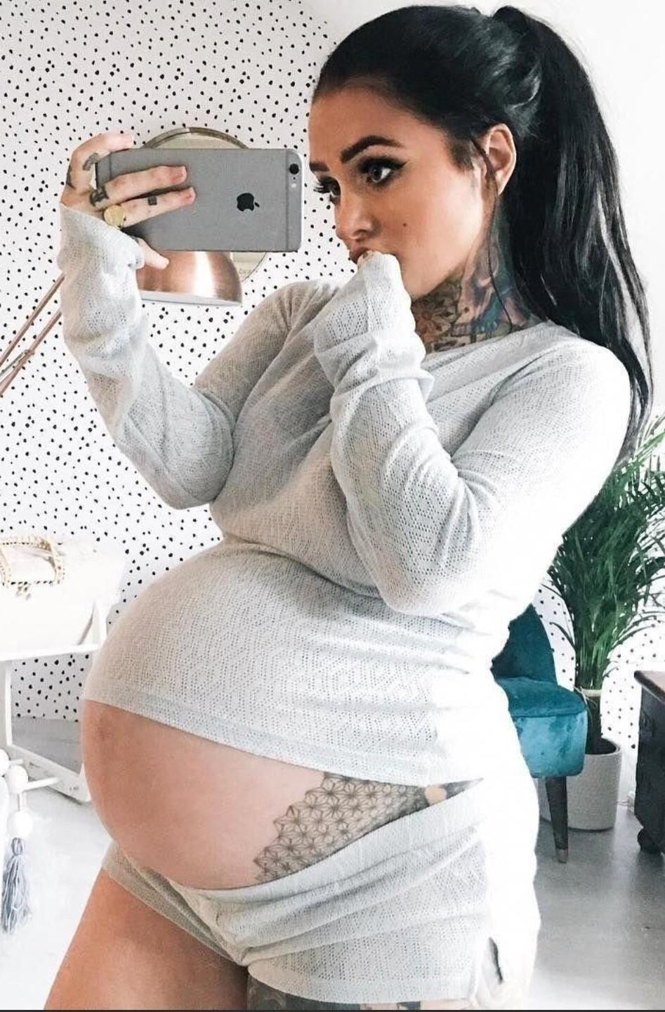 Preggo-Selfies - Stolz auf ihren traechtigen Wanst