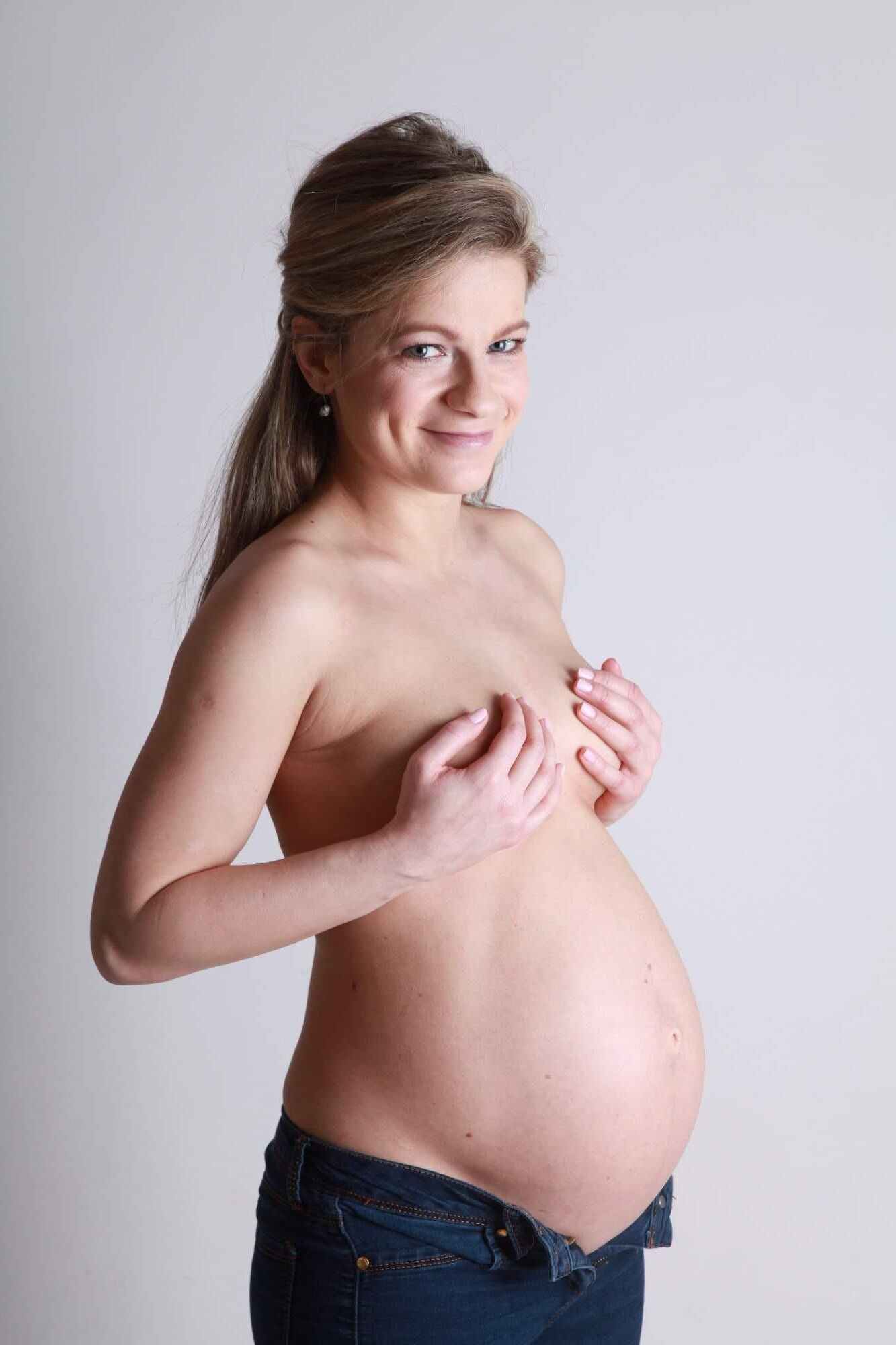 Pregnancy photos of a young mom