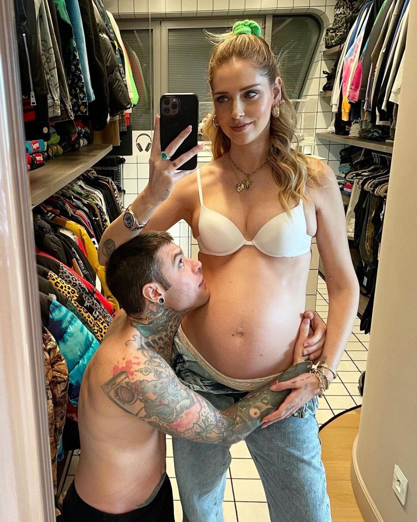 Mirror mirror on the wall, who's the sexiest preggo of them all?