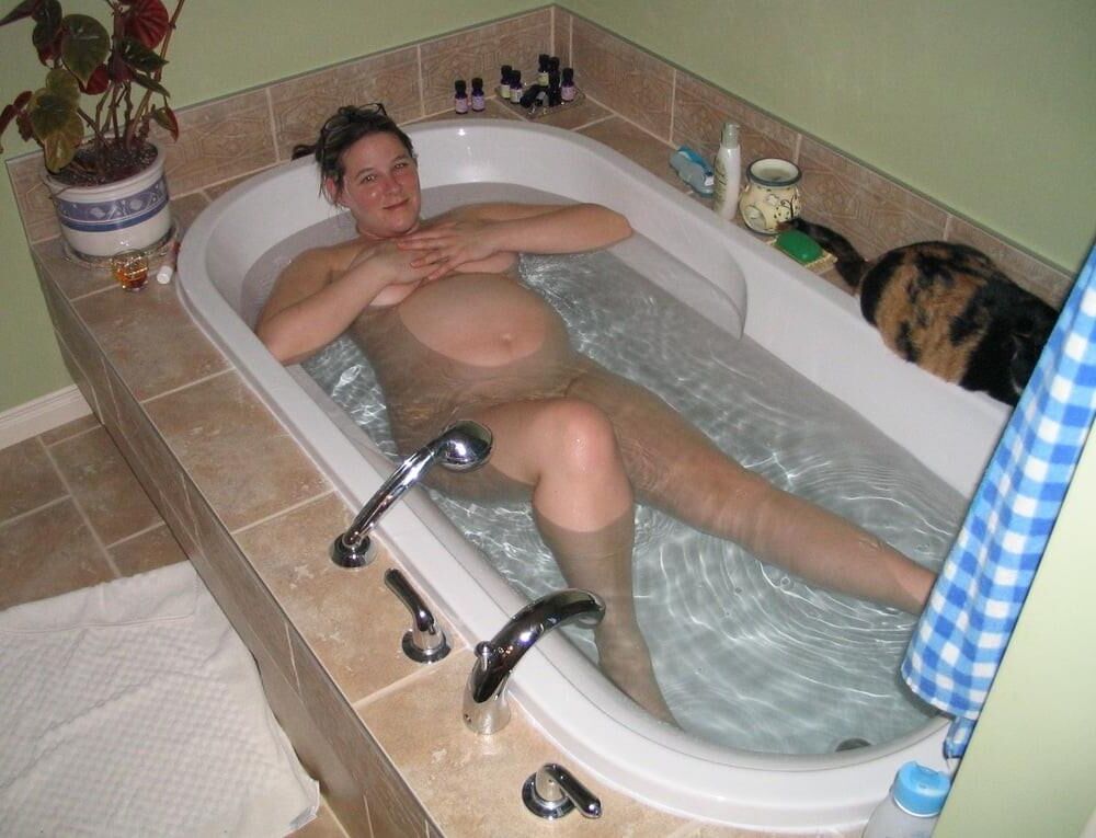 [Pregnant] mom in the bathtub