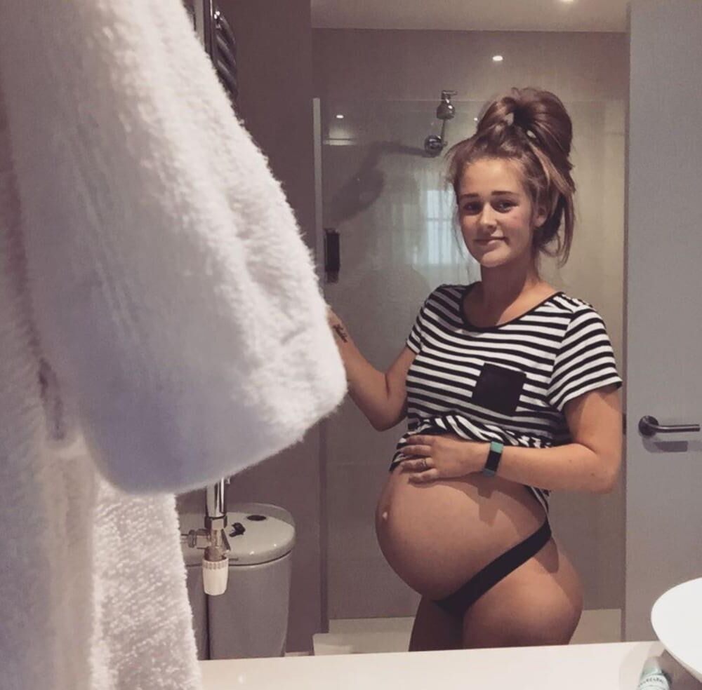 Mirror mirror on the wall, who's the sexiest preggo of them all?