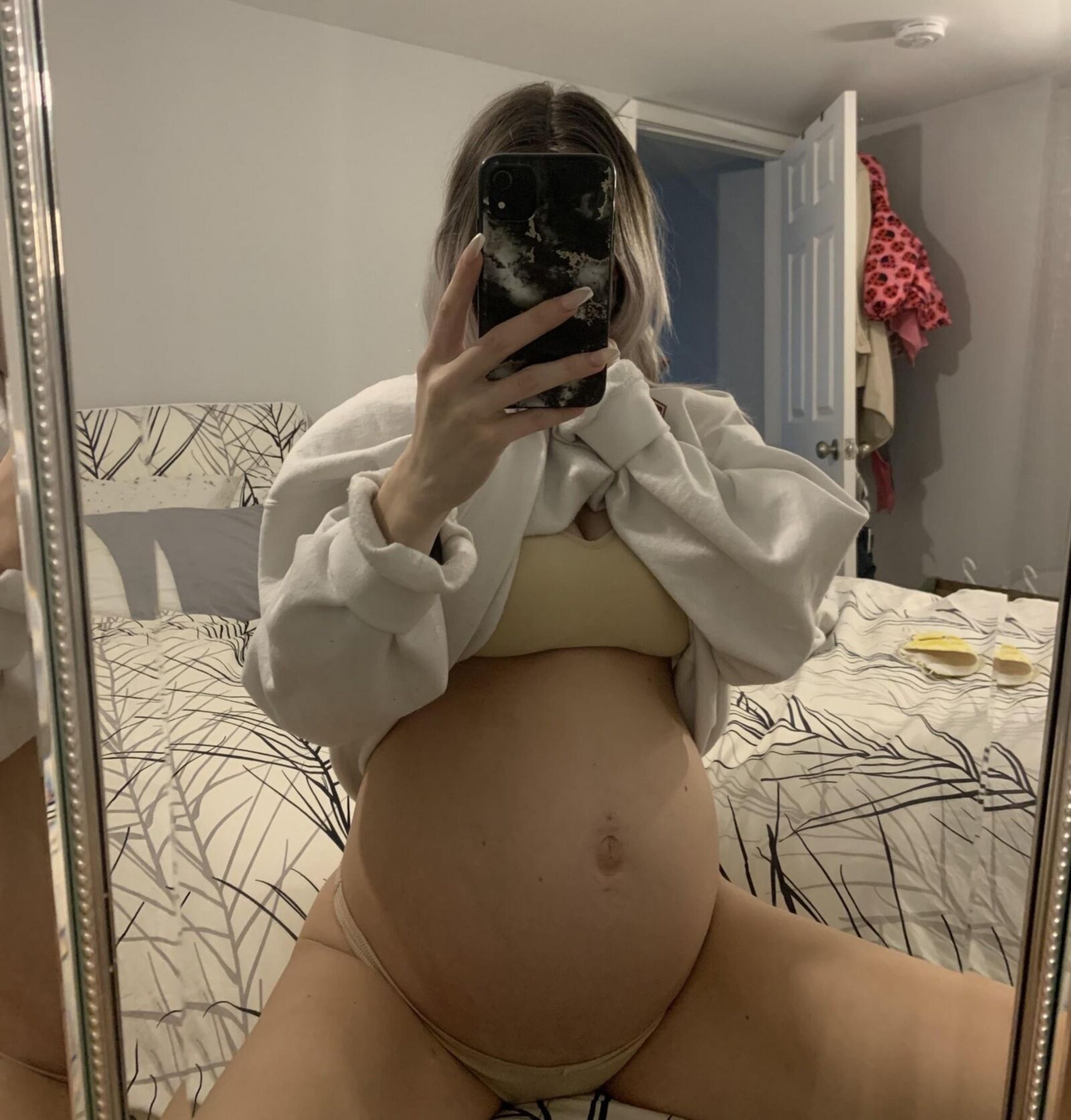 Amateur preggo saggy tits teasing