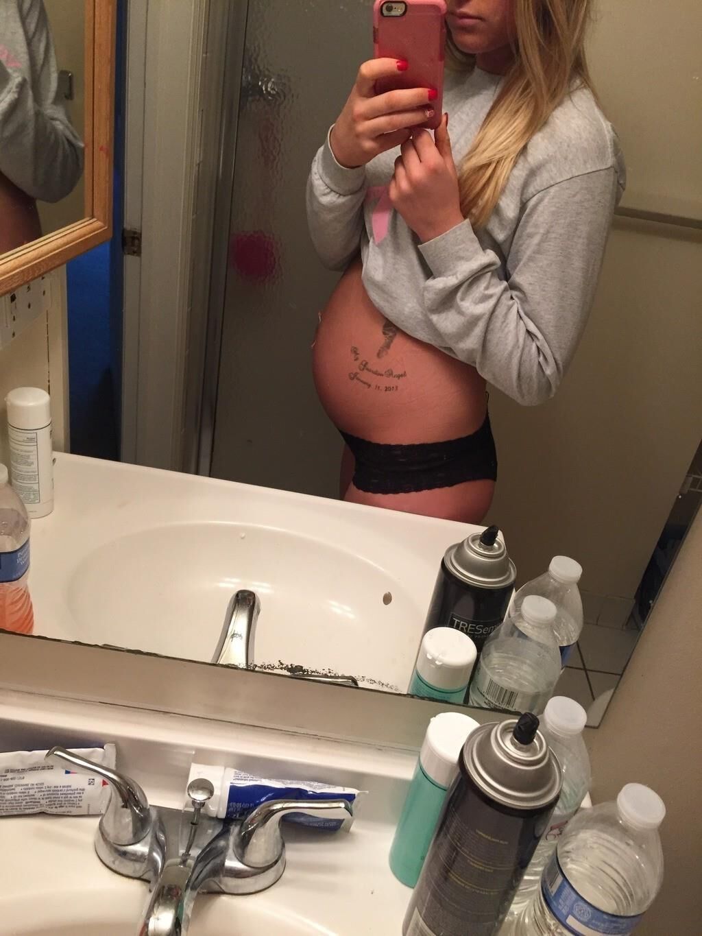 [Pregnant] selfies of a young blonde