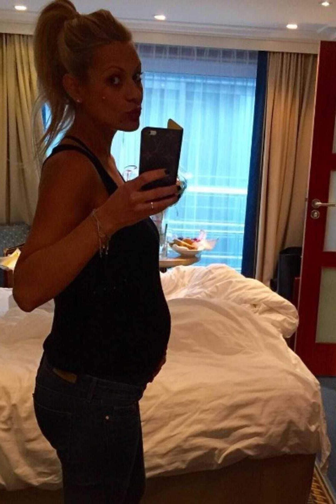 Mirror mirror on the wall, who's the sexiest preggo of them all?